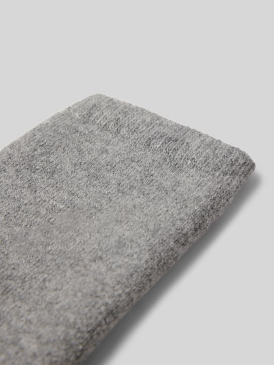 Produktfoto, Socken aus Woll-Mix von camano in Hellgrau mit elastischem Rippbündchen, weiche Textur und Label-Detail, Damen Socken