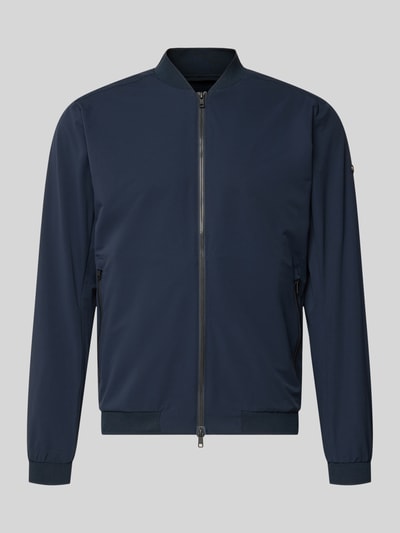 Produktfoto, Regular Fit Jacke mit Stehkragen Modell 'Campo' von SCANDINAVIAN EDITION in Dunkelblau, Zweiwege-Reißverschluss, Eingrifftaschen, elastische Abschlüsse, Rückenlänge 67 cm, Schulterbreite 44 cm, Brustweite 51 cm, Ärmellänge 64 cm, glatte Struktur