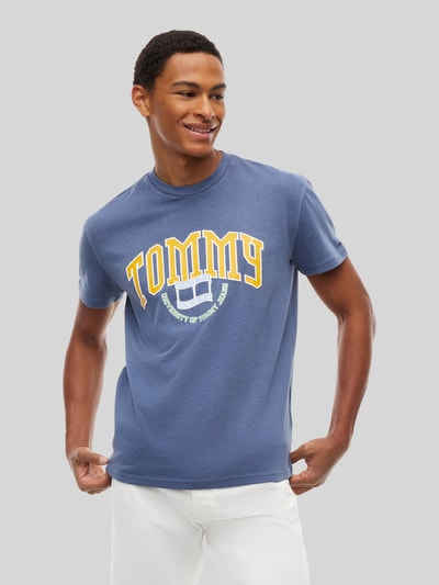 Tommy Jeans Regular Fit T-Shirt mit großem Logo-Print Dunkelblau 4