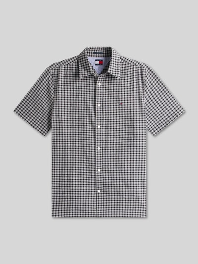 Produktfoto, Regular Fit Freizeithemd aus Baumwoll-Mix von Tommy Jeans, Optik:Allover-Muster, gestreift, Logo-Stitching, Knopfleiste, Kentkragen, Kurzarm, Crêpe Textur