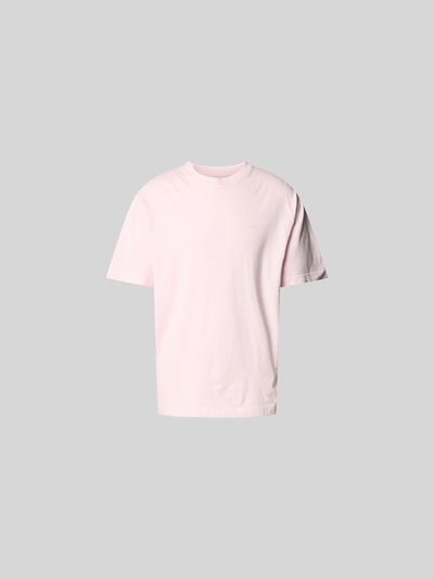 Produktfoto, Regular Fit T-Shirt aus reiner Baumwolle von Closed, zartrosa, Rundhalsausschnitt, Used-Look, Label-Print, Rückenlänge 76 cm bei Größe M