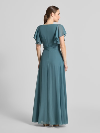 Frauenmodel trägt Jumpsuit aus Chiffon von SWING in Blau, fließender Stoff, V-Ausschnitt, Fledermausärmel, Ganzkörperansicht Rückansicht.
