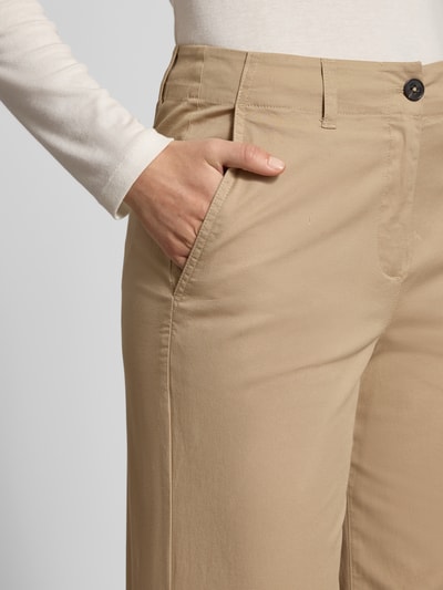 Frauenmodel trägt Wide Leg Culotte aus Baumwoll-Mix von Marc O'Polo, Optik: Unifarben, Passform: Wide Leg, High-Waist, Nahaufnahme Oberkörper.