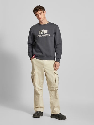 Alpha Industries 'BASIC SWEATER' mit Logo-Print  Dunkelgrau 1