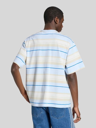 adidas Originals T-shirty o kroju relaxed fit z czystej bawełny z wyhaftowanym logo Jasnoniebieski 5