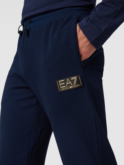 EA7 Emporio Armani Sweatpants im fein strukturierten Design Marine 3