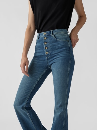 Boyish Flared Jeans mit Brand-Detail  Jeansblau 3