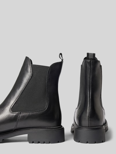 Produktfoto, schwarze Chelseas aus echtem Rindsleder von Tamaris, glatte Oberfläche, grobes Profil, Damen Chelseas von Tamaris.