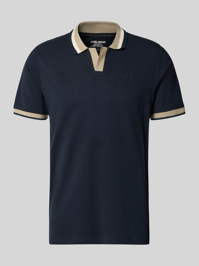 Produktfoto, Regular Fit Poloshirt mit Label-Stitching Modell 'EVO' von Blend, granatowy, bawełna, krój regular fit, dekolt w serek, długość tyłu w rozmiarze M: 72 cm