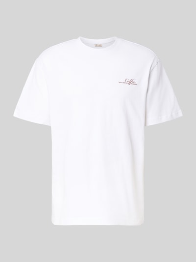 Produktfoto, weißes Regular Fit T-Shirt aus reiner Bio-Baumwolle Modell 'FRED LIFE' von Only & Sons mit dezentem Schriftzug-Print, unifarben, Rundhalsausschnitt, Kurzarm, glatte Textur