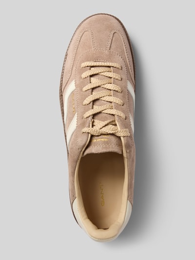 Produktfoto, beiger Sneaker aus echtem Rindsleder Modell 'Cuzmani' von GANT für Damen, cremefarbene Schnürsenkel, glatte Struktur.