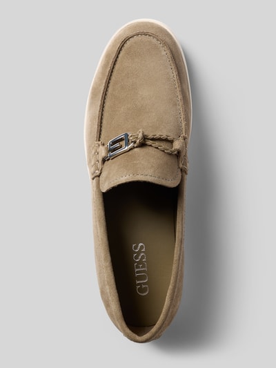 Produktfoto, Loafers aus Leder mit Riegel in Flecht-Optik Modell 'HEAWS' von Guess, beigefarben, abgerundete Spitze, leicht profilierte Sohle, Draufsicht