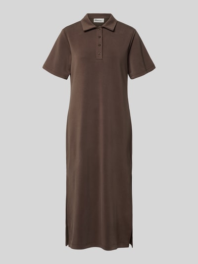 Produktfoto, Polokleid mit Knopfleiste Modell 'Helle' von My Essential Wardrobe, brązowy kolor, prosty krój, długość midi, materiał z domieszką wiskozy, Szerokość w rozmiarze S: 54 cm, długość tyłu: 126 cm, długość rękawa: 23 cm