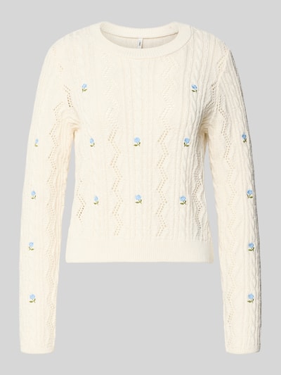 Produktfoto, Regular Fit Strickpullover aus recyceltem Baumwoll-Mix Modell 'RITA LIFE' von ONLY, kremowy kolor, ścieg warkoczowy, ażurowy wzór, haft, dekolt okrągły, długi rękaw, prążkowane zakończenia, dzianina