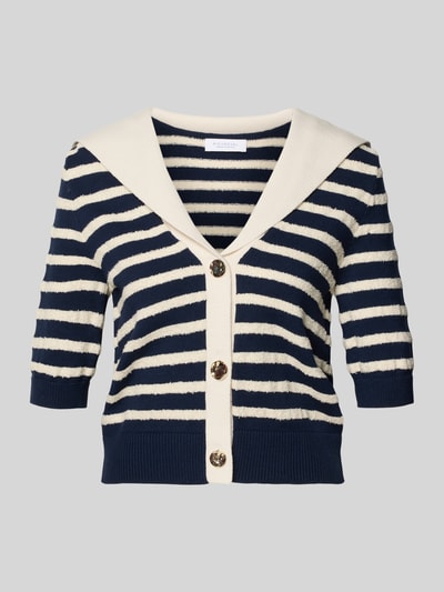 Produktfoto, Cardigan aus Viskose-Mix mit 1/2-Arm von Rich & Royal in Navy und Creme mit Knopfleiste, Umlegekragen, Regular-Fit, Damen, strukturierte Oberfläche, Baumwoll-Anteil, Rückenlänge bei Größe S 50 cm, Ärmellänge 30 cm.