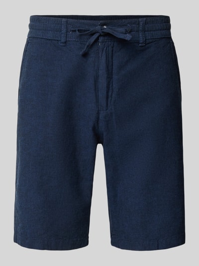 Produktfoto, Bermudas aus Leinen-Mix mit französischen Eingrifftaschen von Lindbergh, mieszanka lnu i bawełny, krój straight fit, elastyczny pas z trokiem, zapięcie na guzik i zamek błyskawiczny, wpuszczane kieszenie z przodu, kieszenie z tyłu, szerokość w rozmiarze M: 43 cm, długość wewnętrzna nogawki w rozmiarze M: 24 cm, granatowy kolor, gładka tekstura