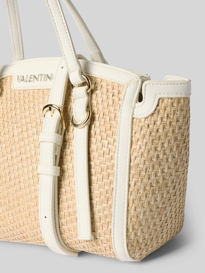 Produktfoto, Handtasche in Flecht-Optik Modell 'Demetra' von VALENTINO BAGS, beige und weiß, Logo-Detail, goldene Schnallen, strukturierte Oberfläche