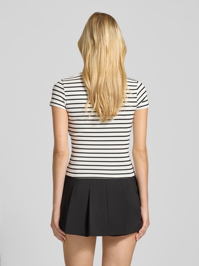 Gina Tricot T-Shirt mit geripptem Rundhalsausschnitt Ecru 5