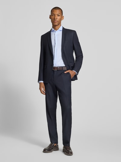 Männermodel draagt Slim Fit Businesshemd aus reiner katoen van Seidensticker, Heren zakelijk overhemd, lichtblauw, Ganzkörperansicht van voren