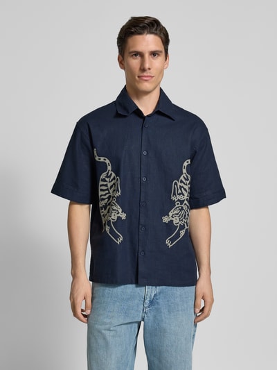 WOODBIRD Relaxed Fit Leinenhemd mit Motiv-Stitching Modell 'Wang' Marine 4