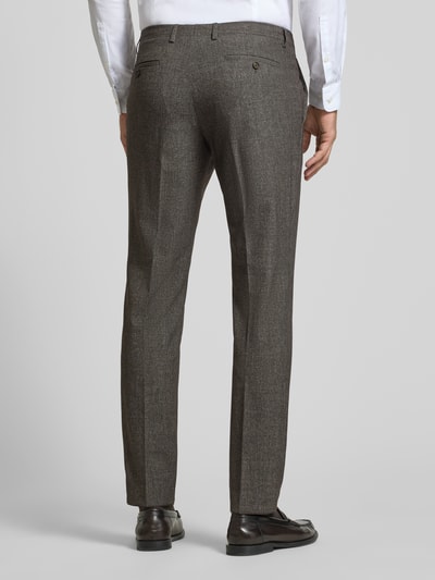 Männermodel trägt Slim Fit Hose mit Viskose-Anteil von MCNEAL, melierte Struktur, Gesäßtaschen, elastischer Stoff, Ganzkörperansicht Rückansicht. Kontext: Elastischer Material-Mix mit Viskose-Anteil, Bügelfalten, Haken- und Reißverschluss, Bundweite 45 cm, Innenbeinlänge 81 cm.