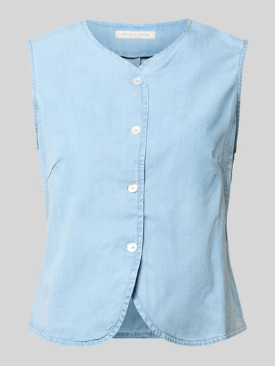 Produktfoto, Regular Fit Weste aus Lyocell-Mix in Denim-Optik von Christian Berg Woman mit Baumwoll-Lyocell-Anteil, durchgängiger Knopfleiste, V-Ausschnitt, Rücklänge 50 cm, Schulterbreite 36 cm, Brustweite 48 cm, hellblaue Farbe, glatte Textur.