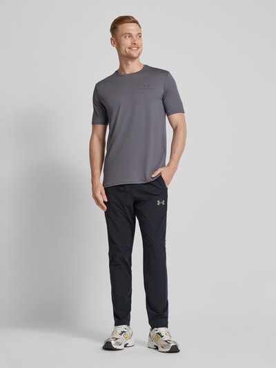 Under Armour Spodnie dresowe o kroju slim fit z nadrukiem z logo model ‘Vanish Utility’ Czarny 1