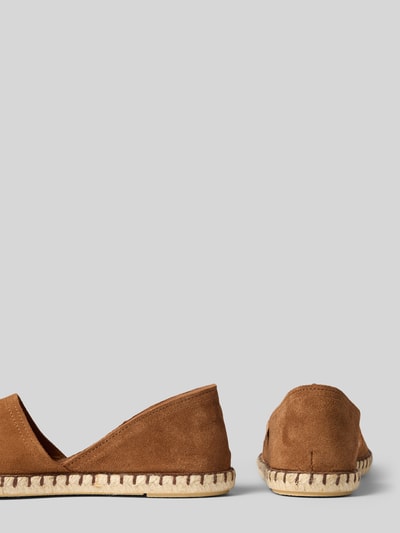 Produktfoto, Espadrilles aus Leder mit Label-Patch Modell 'CARMEN' von Verbenas, braun, strukturierte Sohle, abgerundete Form, Rückansicht