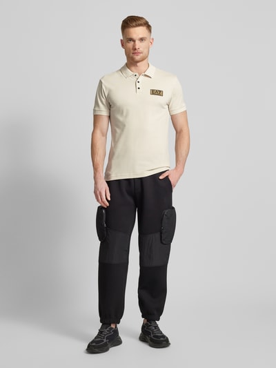 EA7 Emporio Armani Slim Fit Poloshirt mit Label-Patch Offwhite 1