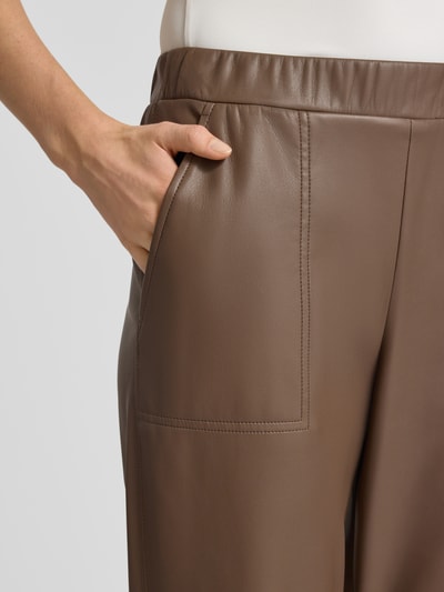MAX&Co. Regular fit broek in leerlook met steekzakken opzij, model 'CREATIVO' Hazelnoot - 3