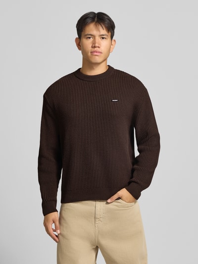 REVIEW Regular Fit Strickpullover aus Baumwoll-Mix mit Label-Patch Dunkelbraun 4