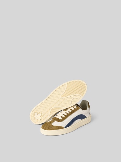Produktfoto, Sneaker mit Label-Details von Dsquared2 in Weiß, Blau und Olive, abgerundete Spitze, Schnürverschluss, strukturierte Sohle, Absatzhöhe 4 cm, Schafthöhe 8 cm, Herren Sneaker