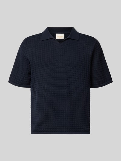 Produktfoto, Regular Fit Poloshirt mit V-Ausschnitt von Jack & Jones in Dunkelblau, Strickshirt aus Reine Baumwolle, Rückenlänge 67 cm in Größe M.