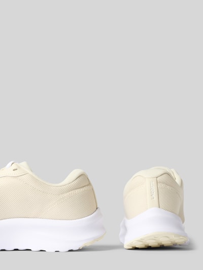 Produktfoto, Low Top Sneaker mit Logo-Detail Modell 'NEO RUN ACE' von Lacoste, efekt: jednolity kolor, okrągły nosek buta, płaska podeszwa, detal z logo, wytłaczane logo, wyhaftowane logo, wiązanie, podeszwa z fakturą