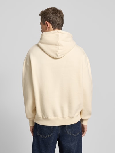 BLKVIS Hoodie mit Motiv-Print und Känguru-Tasche Offwhite 5