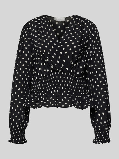 Produktfoto, schwarze Bluse aus reiner Viskose in Wickel-Optik Modell 'Tamona' von Neo Noir mit weißen Punkten, Rüschen und V-Ausschnitt.