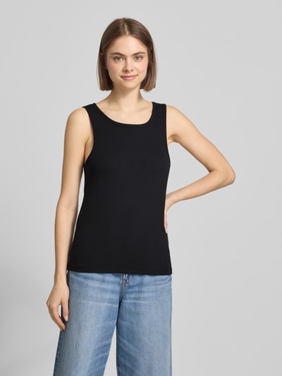 Kobiece model prezentuje top Tanktop in Ripp-Optik Modell 'MAYA' od Noisy May, mieszanka bawełny i elastanu, krój regular fit, efekt prążkowania, okrągły dekolt, długość tyłu w rozmiarze S: 52 cm, kolor czarny, gładka faktura, widok całej sylwetki z przodu
