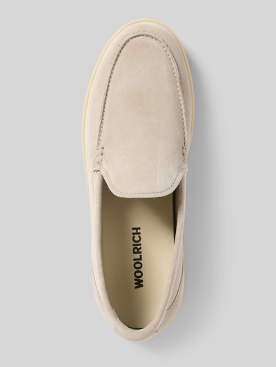 Produktfoto, Slip-on-Sneaker aus Leder mit Gummisohle von Woolrich in Beige, abgerundete Spitze, glatte Textur, Schlupfform, Größe 44, von oben