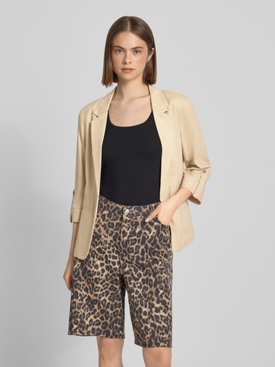 Frauenmodel trägt Relaxed Fit Blazer aus Viskose-Leinen-Mix Modell 'GOA' von Only, Optik: Unifarben, Ganzkörperansicht von vorne.