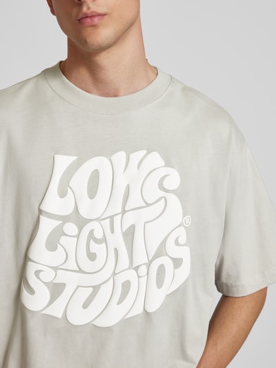 Low Lights Studios T-Shirt mit Label-Print Modell 'RETRO' Hellgrau 3