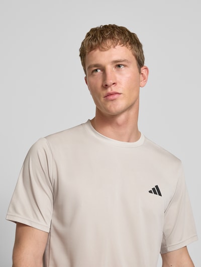 adidas Training Funktionsshirt mit Logo und Rundhalsausschnitt Beige 3