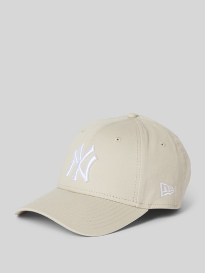 New Era Czapka z daszkiem i wyhaftowanym logo model ‘LEAGUE ESSENTIAL 9FORTY®’ Beżowy 1