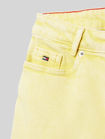 Tommy Hilfiger Teens Jeansshorts mit Fransen Modell 'HARPER' Hellgelb 2