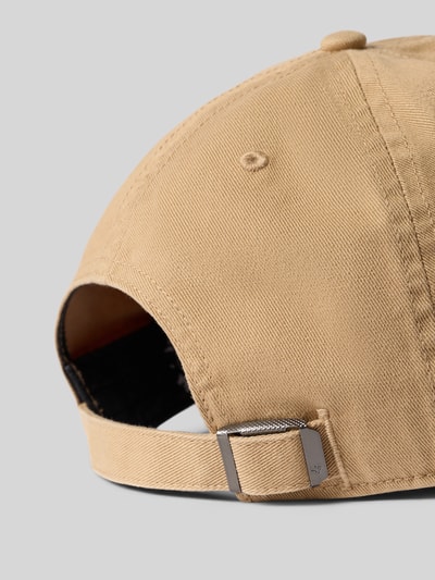 Produktfoto, Basecap aus reiner Baumwolle mit eingestickten Luftlöchern von '47, beigefarbener Stoff, klassische Passform, verstellbarer Verschluss, motiv- und logo-stitching, strukturierte Oberfläche, Herren Basecap