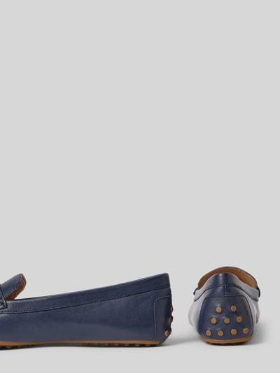 Produktfoto, Loafer aus echtem Rindsleder Modell 'BARNSBURY' von Lauren Ralph Lauren, granatowe, jednolita faktura, kwadratowy nosek, płaski obcas, skórzane gładkie wykończenie, profilowana podeszwa, logo, widok z boku i z tyłu.