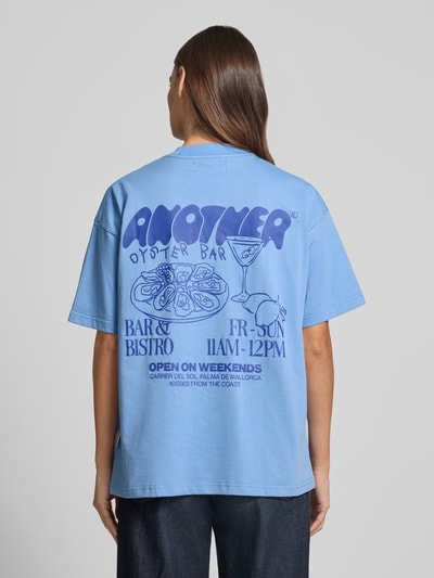 ANOTHER COTTON LAB t-shirt z nadrukami logo model 'Oyster Bar' Jeansowy niebieski 5