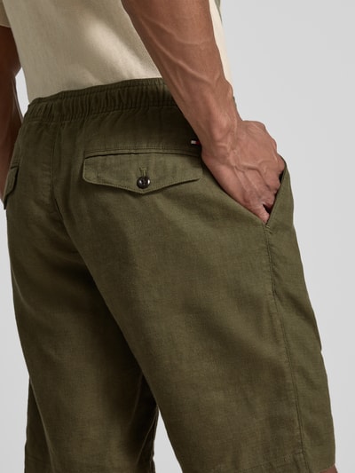 Tommy Hilfiger Szorty o kroju relaxed slim fit z mieszanki lnu Oliwkowy 3