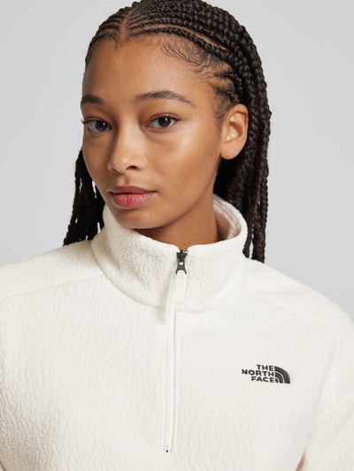 The North Face Sweter krótki z polaru z wyhaftowanym logo Złamany biały 3