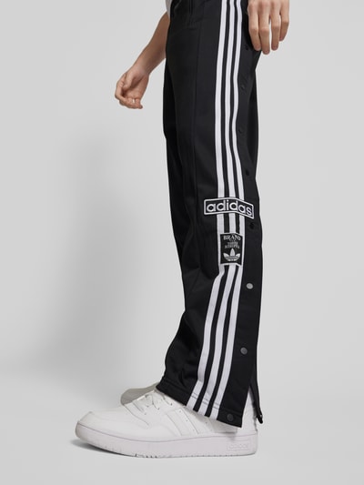 adidas Originals Spodnie dresowe o kroju regular fit z naszywkami z logo model ‘ADIBREAK’ Czarny 3