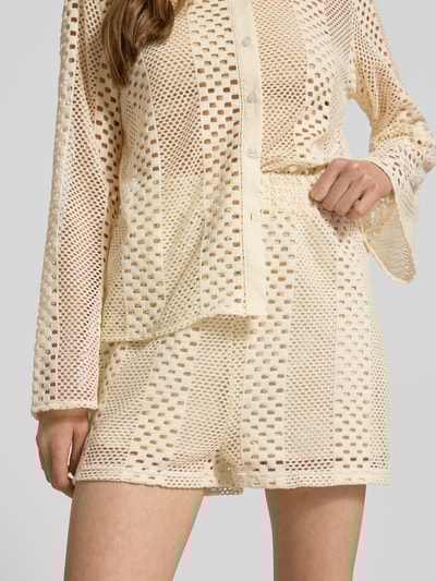 Colourful Rebel Regular Fit Shorts mit Häkelspitze Modell 'Nolita' Offwhite 3